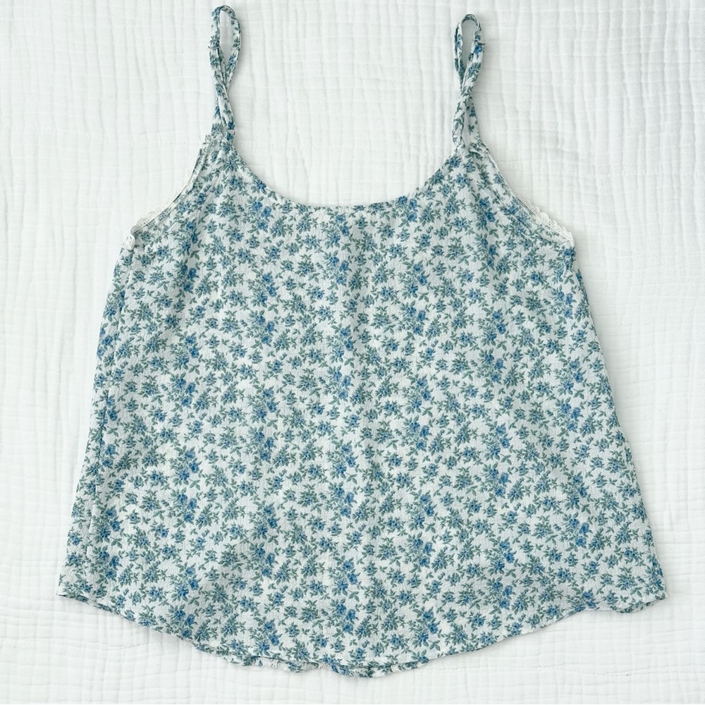 Mine blue & white floral sleeveless tank top lace detail size Medium -Cute and f - Picture 4 of 9